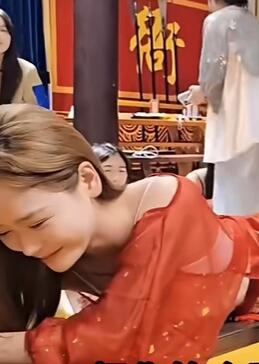 集梦张开朗开会打女主播们屁股