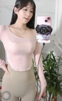 青色紧身瑜伽裤女主播