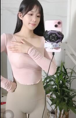 青色紧身瑜伽裤女主播2