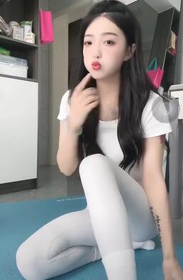 白色瑜伽紧身裤美女主播dy山茶花