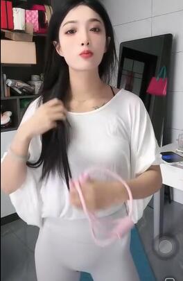 白色瑜伽紧身裤美女主播抖音山茶花