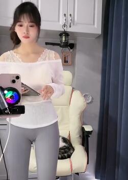 灰色瑜伽紧身裤美女主播2