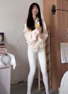 白色紧身裤小美女直播