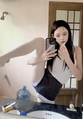 各种美女一字马 你们喜欢哪个