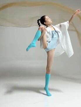 舞蹈生一字马游戏