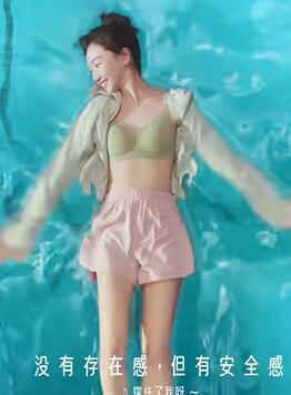 周冬雨内衣广告4