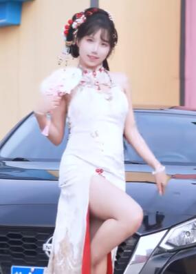 太好了,是旗袍美人配香车