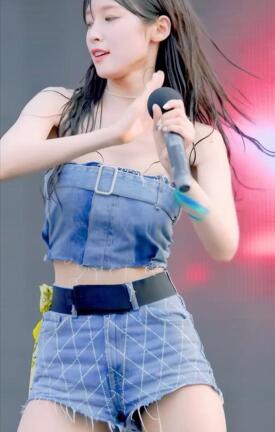 Arin小姐姐牛仔短裤跳舞直拍慢放~016