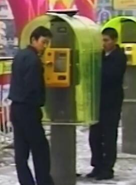 九十年代,公用电话随处可见