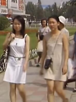 2002年街头实拍,那时候没有低头族