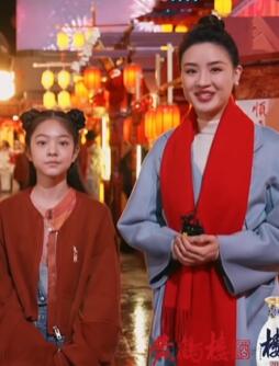 看2025总台春晚湖北武汉分会场朱一龙教杨恩又用武汉话送祝福