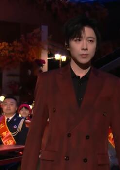 刘宇宁用一首《努力的人》送给每一位拼搏的人