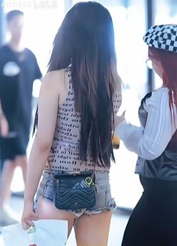 太古里街头超短裤姐姐,都在穿什么潮鞋