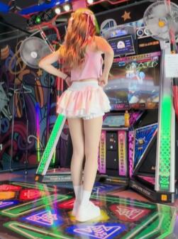 御姐变甜妹了?!黄头发妹妹翻跳TWICE经典舞蹈y