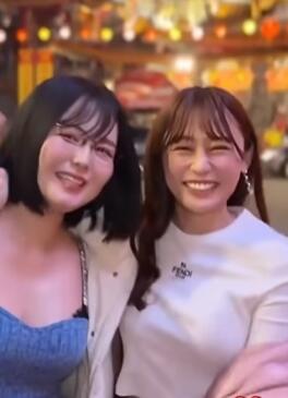 ����С���͸��װ������ڲ������У�ҹ�н�ͷɢ������