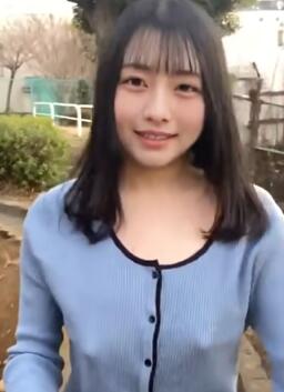 日本可爱萌妹子小姐姐网红no bra不戴出行散步