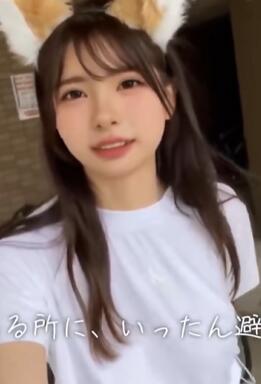 不戴口罩!女神稲荷 大雨中散步