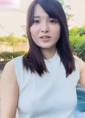 日本美女小姐姐出门散步随拍