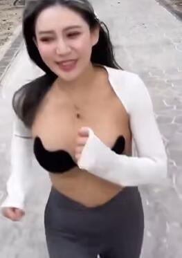 璐儿宝贝富人区公园跑步体验