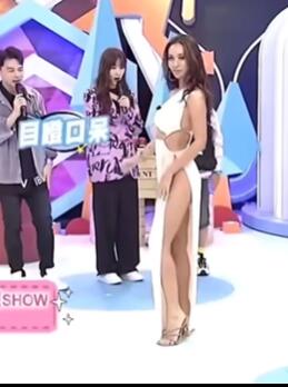 台湾女星裙子里面不穿内裤,真空上阵险些走光