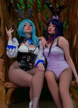 仙骨天成笑开颜,画卷人设情意深