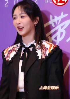 杨紫不笑还可以,一笑脸真的好奇怪啊