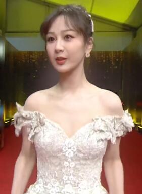 【杨紫】20210305电视剧品质盛典杨紫红毯