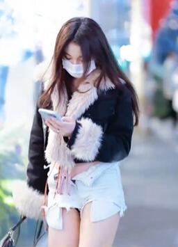 盘点街拍小姐姐,那些我们穿不起的潮鞋