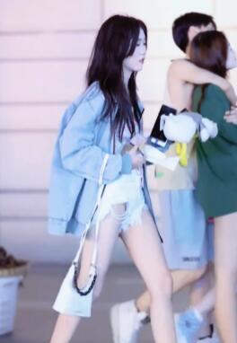 超好看的小姐姐,我们顶不住的穿搭