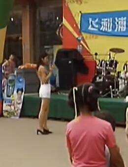 2002年街头实拍,那时候没有低头族