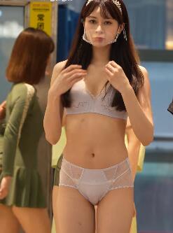 618线下狂欢节伊維斯美胸內衣专场秀