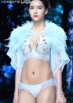 ���ڃ���չ��ʮ�Ľ������}