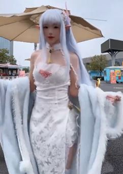 �� ���˸�è �� 2025-02-07��չ�ֳ� cos