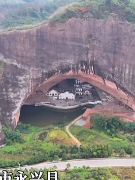 湖南大山发现一巨型山洞,洞内竟有十几栋房子