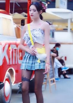 太古里美腿冠军赵一菲成都太古里街拍