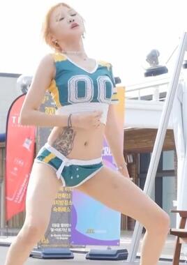 ���ڳ��˴���Ӿװ (9)