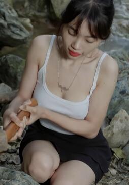 ��Ұ���û�����Ϫ��Σ����ʯ�´�����ɭ���й�ҹ