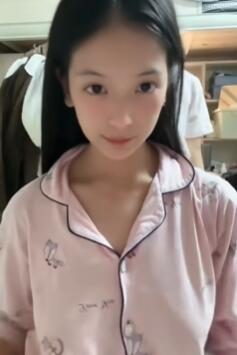 小姐姐睡衣空空的有点好看