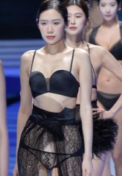 2024����SIUF��ͩ��ɫ���غڹ�������