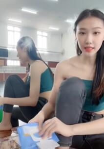 舞蹈生赤赤直播收工赤脚聊天