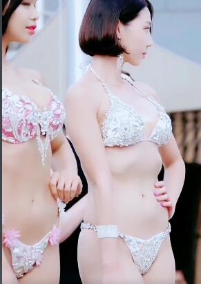 模特秀泳装时尚走秀11