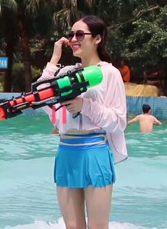 水上乐园的那些美女9