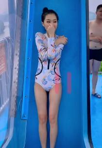 水上乐园的那些美女30