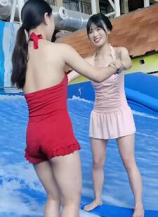 水上乐园的那些美女18