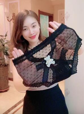 小姐姐卖女士水溶蕾丝内裤