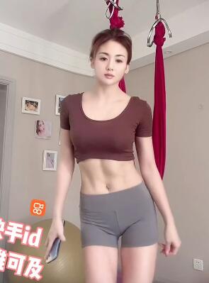 美女没事干来个慢摇