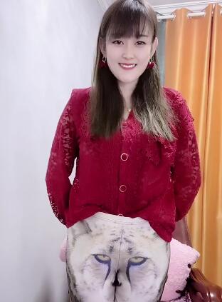 美女这裤太有型了