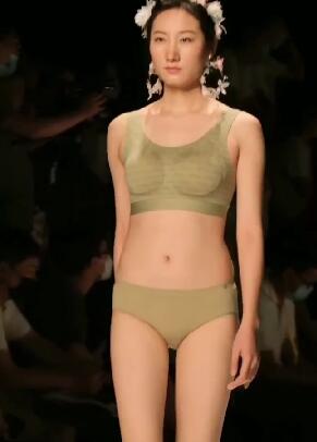 气质美女模特时尚走秀