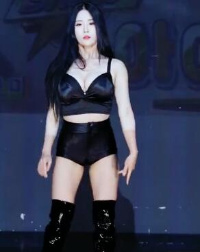 可咸可甜的肉肉女孩