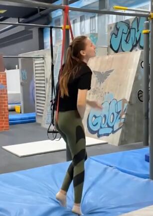 果不其然小姐姐受伤了